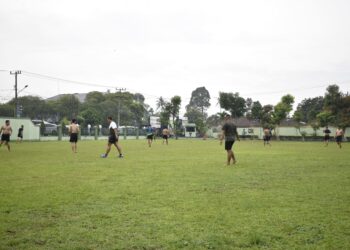 Anggota Hubdam I/BB Gelar Pertandingan Sepakbola Bersama di Lapangan Hijau Mahubdam I/BB