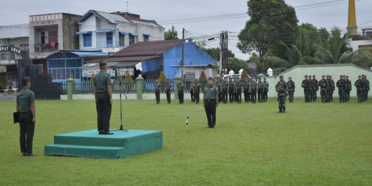 Personel Hubdam I/BB Laksanakan Upacara Bendera Mingguan