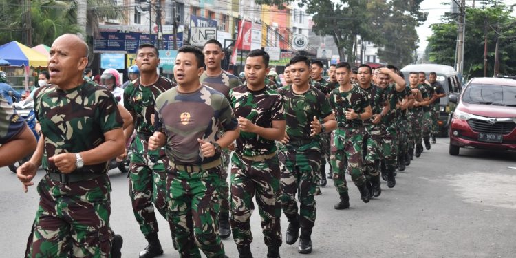 Personel Hubdam I/BB Melaksanakan Olahraga Lari  Jalanan dengan Rute 8 Kilometer