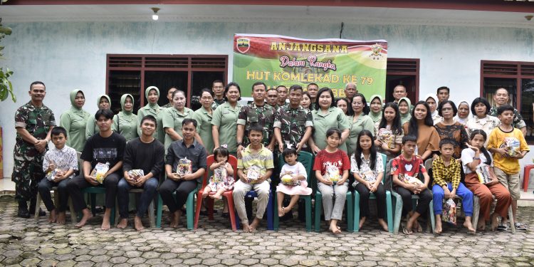 Dalam Rangka HUT Ke-79 Komlekad, Hubdam I/Bukit Barisan Gelar Anjangsana ke Panti Asuhan dan Kunjungi Anggota yang Sakit