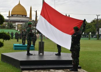 Upacara Bendera Rutin 17-an di Komlekdam I/BB: Irup Ingatkan Personel Agar Bijak Bermedia Sosial